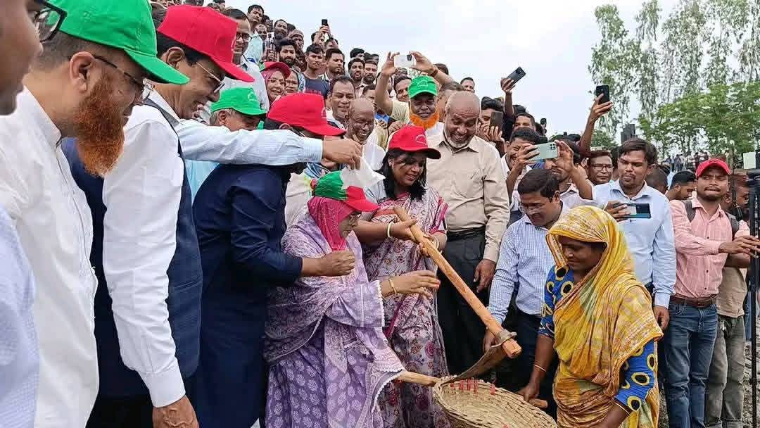 কুড়িগ্রামে খাল পুন:খনন কর্মসূচি উদ্বোধন করলেন  দুর্যোগ ব্যবস্থাপনা ও ত্রান মন্ত্রী    