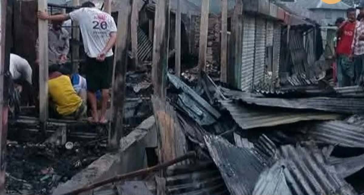 মাঝরাতে লেলিহান শিখা, ফুলছড়ির হাটে পুড়ে ছাই ৮টি ব্যবসা প্রতিষ্ঠান