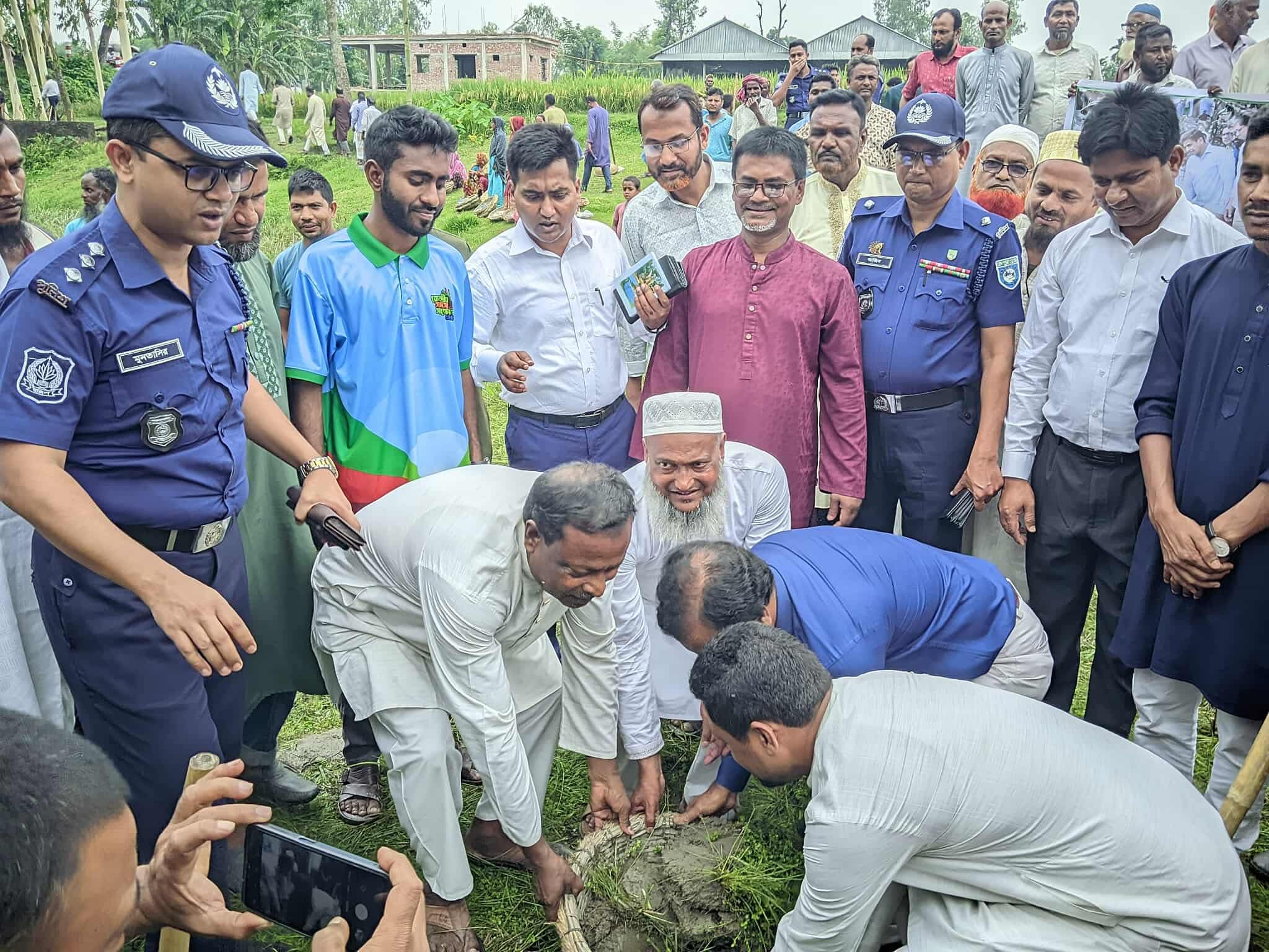 ভূরুঙ্গামারীতে ঝুকিয়া খাল পুনঃখনন কর্মসুচির উদ্বোধন করেন এমপি আনোয়ারুল ইসলাম 