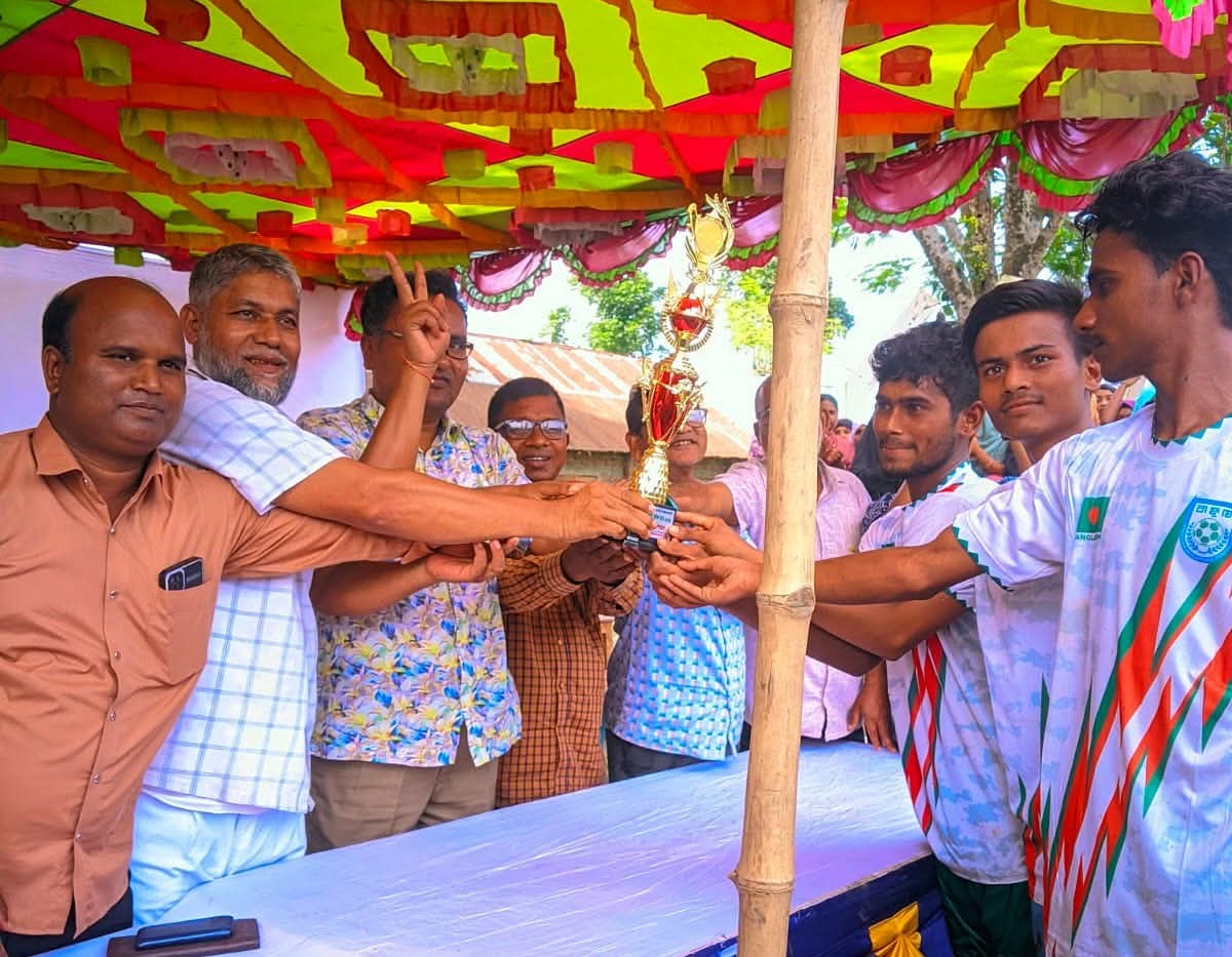 শিশুদের আত্মবিকাশ ও নেতৃত্ব বিকাশে নীলফামারীতে প্রীতি ফুটবল ম্যাচ অনুষ্ঠিত