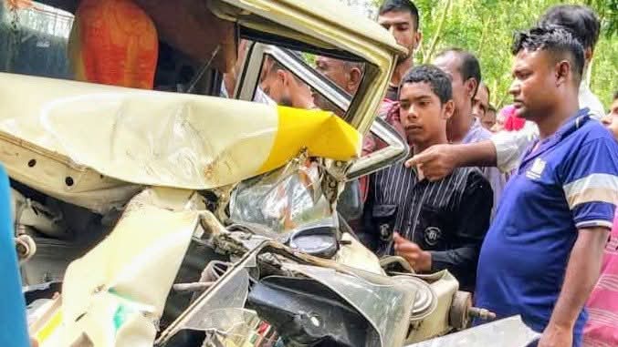 পথের বলি ২ জন : পিকআপ-অটোরিকশার সংঘর্ষে নারী শিশুসহ আহত ৪