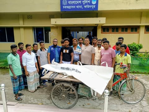 চরভদ্রাসনে ট্রাক্টরসহ পদ্মা নদীতে পড়ে চালকের মৃত্যু, পরিবারকে সহায়তা