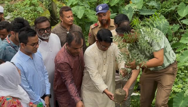 বিশ্ব পরিবেশ দিবসে ব্রাহ্মণবাড়িয়া রেলস্টেশনে প্লাস্টিক সংগ্রহ বুথ ও বৃক্ষরোপণ কর্মসূচি