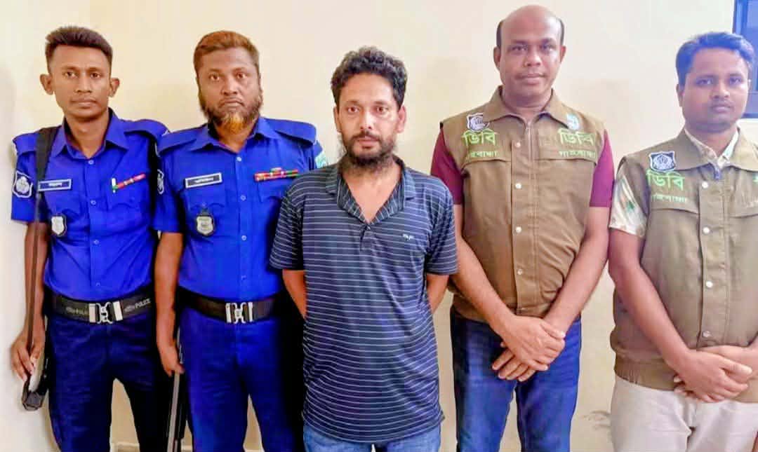 গাইবান্ধার শীর্ষ মাদক ব্যবসায়ী রোকন ৭০০ পিস ইয়াবাসহ গ্রেফতার