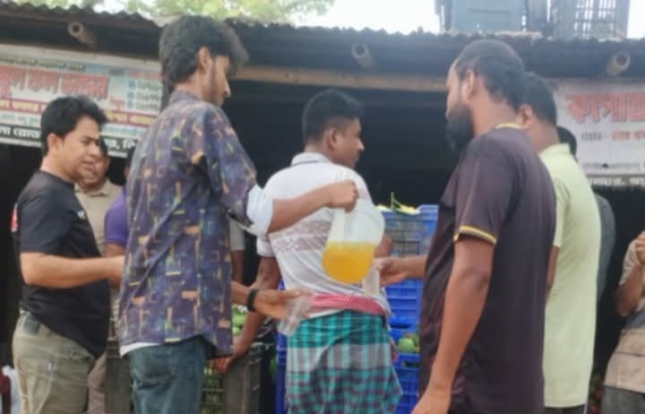 কোটচাঁদপুরে “অল বাংলাদেশ ব্লাড ডোনেট ফাইটার্স” এর উদ্যোগে শরবত বিতরণ