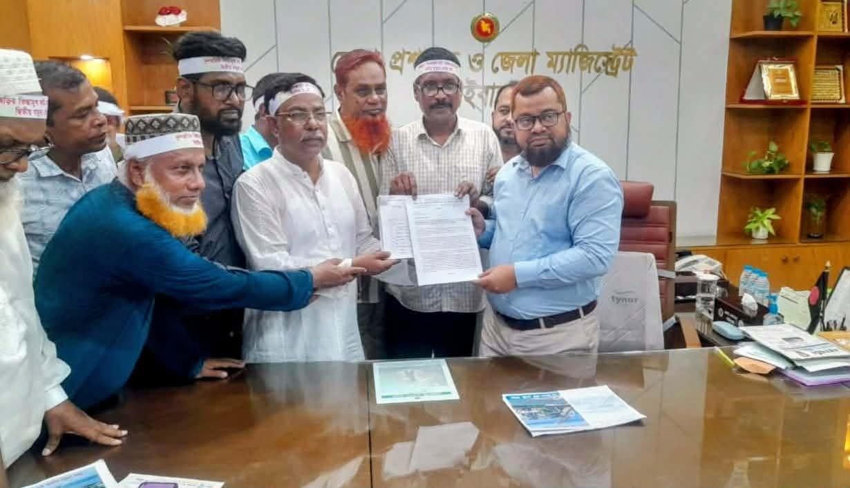 ফুলছড়ি-বাহাদুরাবাদ রুটে ‘দ্বিতীয় যমুনা সেতু’ নির্মাণের দাবিতে স্মারকলিপি প্রদান