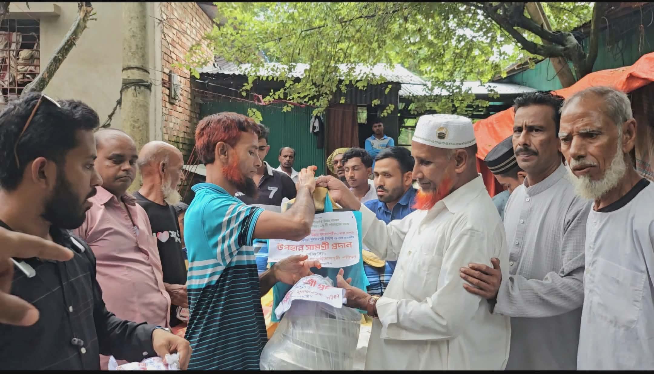 চন্দনাইশে অগ্নিকাণ্ডে ক্ষতিগ্রস্ত ৭ পরিবারের পাশে গাউছিয়া সুলতানপুরী ট্রাস্ট