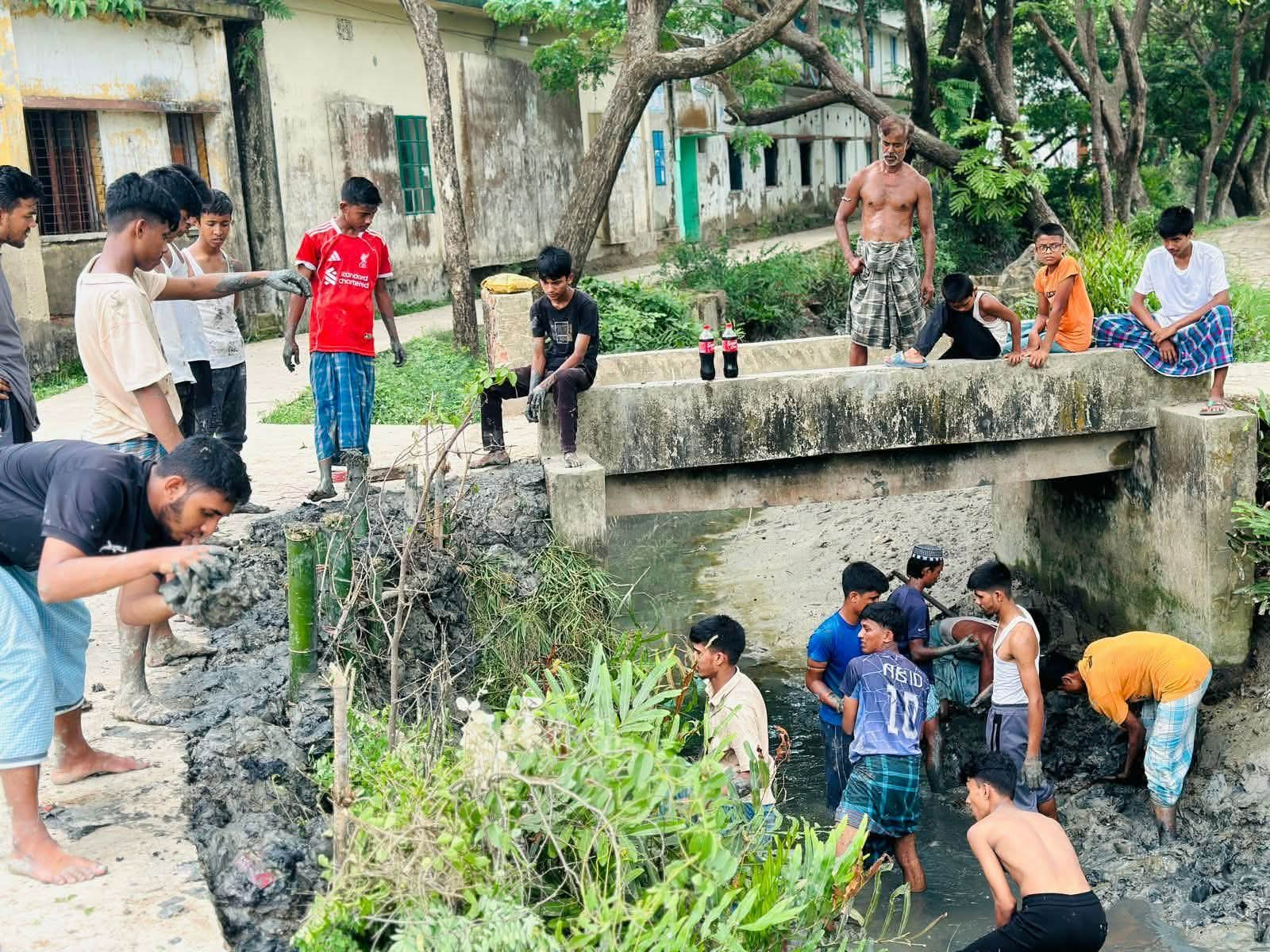 আনোয়ারায় রায়পুর চলাচলের রাস্তা সংস্কার করল ‘স্বপ্ন তরুণ একতা সংঘ’