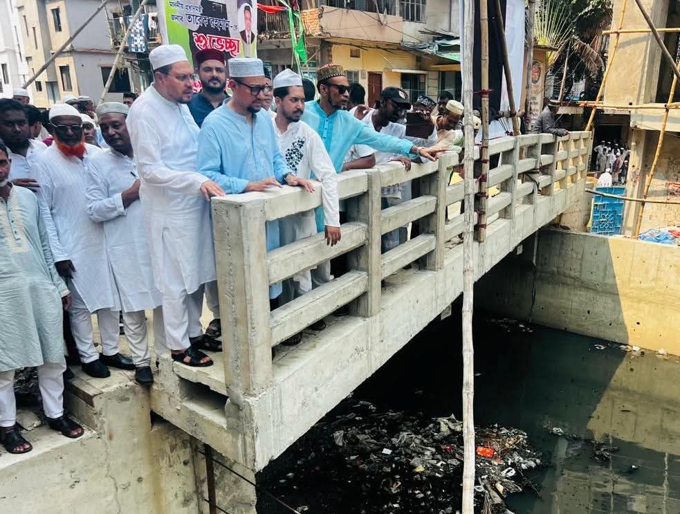 জলাবদ্ধতা থেকে মুক্তি পেতে খালে ময়লা আবর্জনা ফেলা বন্ধ করতে হবে :- ডা. শাহাদাত হোসেন