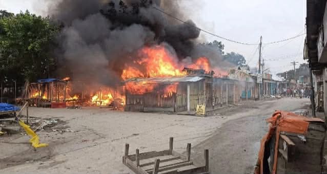 ভূরুঙ্গামারীতে ভয়াবহ অগ্নিকাণ্ড: ১০৫টি দোকান পুড়ে ছাই, ক্ষতি প্রায় ১২ কোটি টাকা