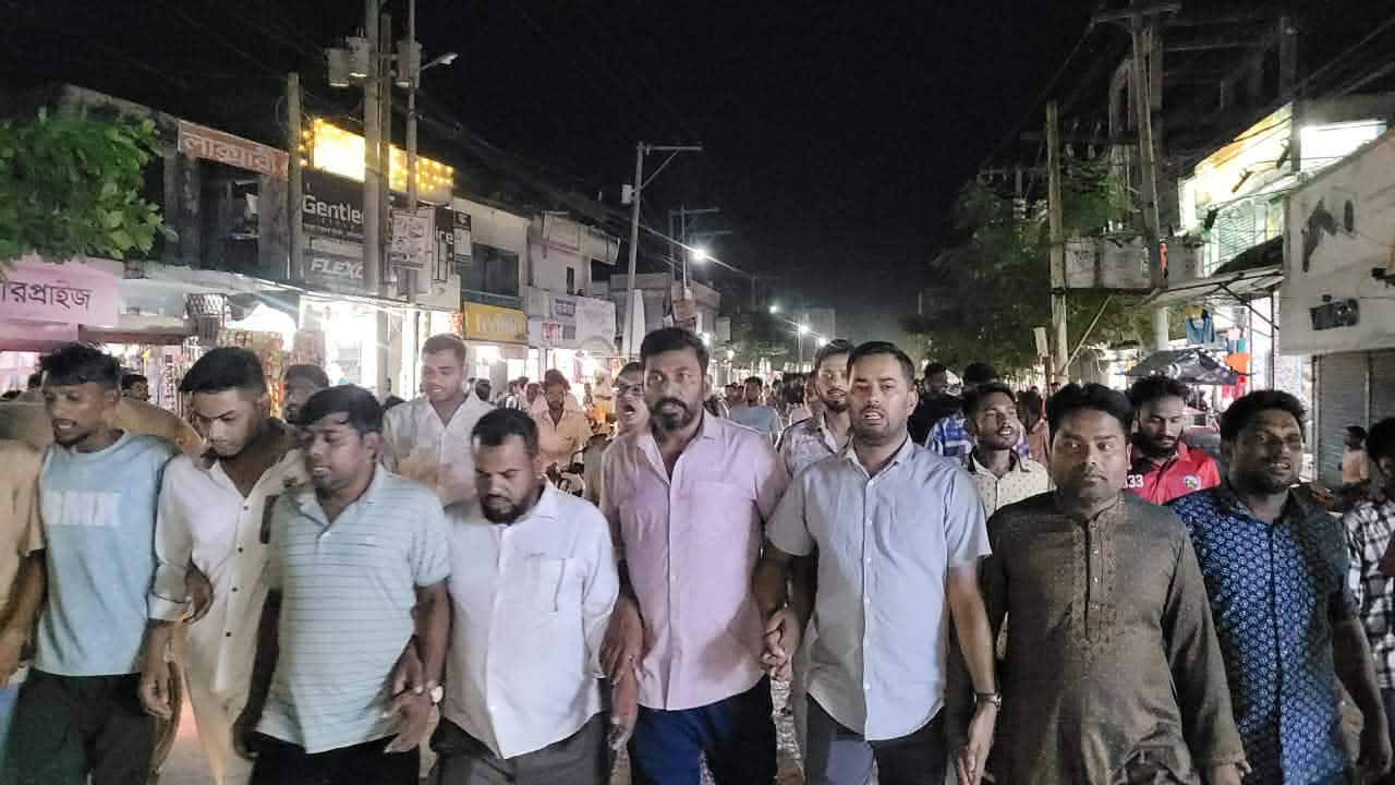 যুবদলের কেন্দ্রীয় সহ-সভাপতি কামাল আনোয়ারকে শুভেচ্ছা জানিয়ে রাণীশংকৈলে আনন্দ মিছিল ও মিষ্টি বিতরণ