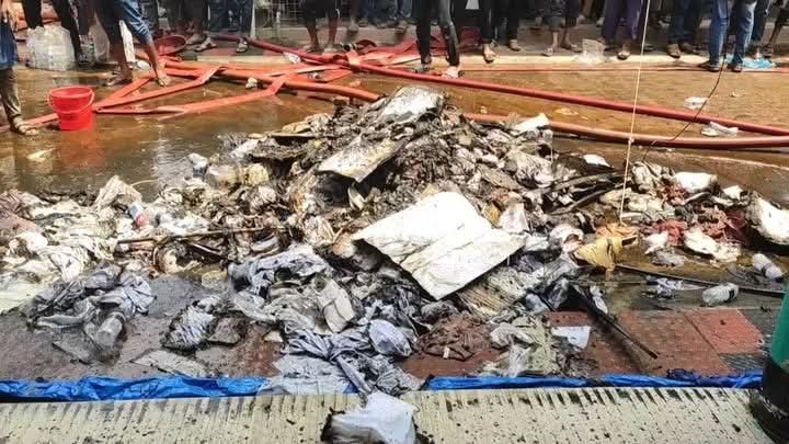 চাঁপাইনবাবগঞ্জের নিউ মার্কেটে আগুন