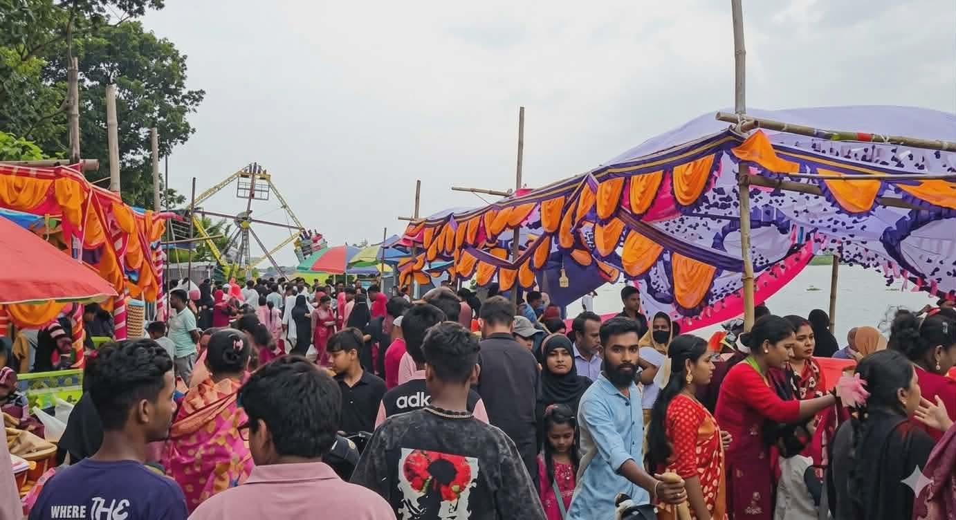 চরভদ্রাসনের এমপি ডাঙ্গী নদীর পাড়ে ঈদের আমেজ