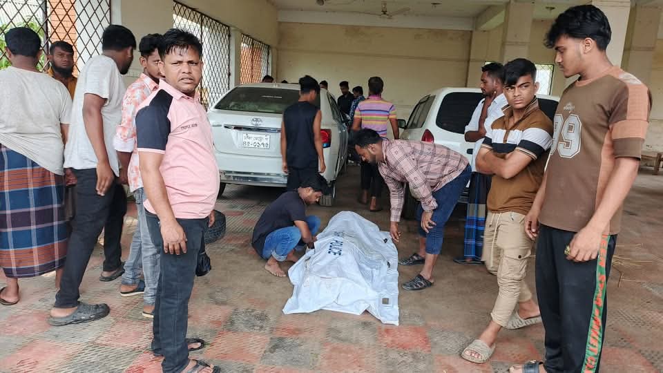ব্রাহ্মণবাড়িয়ায় পৃথক সড়ক দুর্ঘটনায় মা-ছেলেসহ ৪ জন নিহত