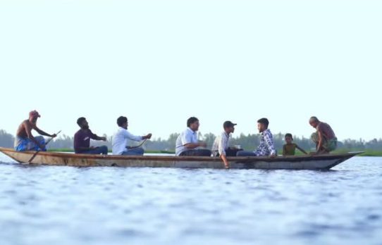 ঢেউয়ের নাচন আর শীতল হাওয়া : তেনাছিড়া বিলে বর্ষার বিকেল