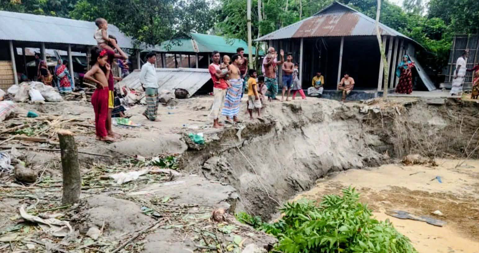 পানি বৃদ্ধি : গাইবান্ধায় তীব্র নদীভাঙন, দিশেহারা নদীপাড়ের মানুষ