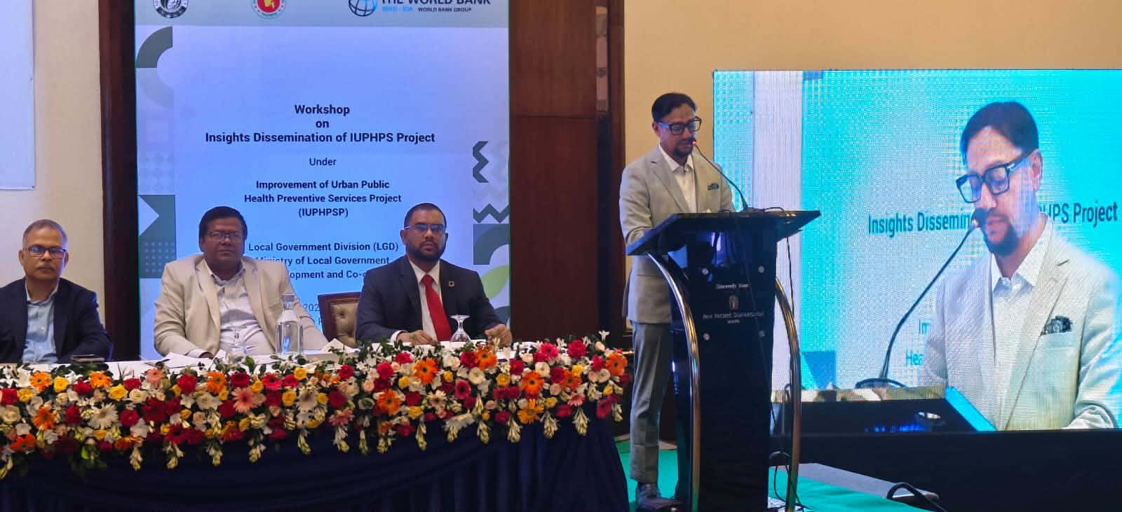 হোটেল সোনারগাঁওয়ে নগর জনস্বাস্থ্য প্রকল্পের অভিজ্ঞতা বিনিময় কর্মশালায় বক্তারা