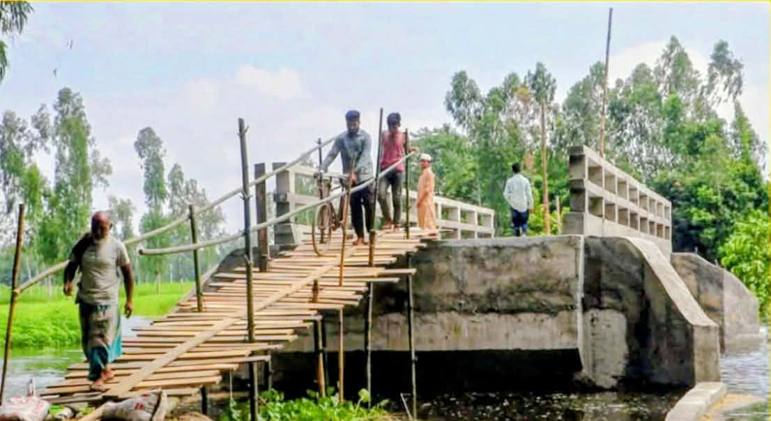 কোটি টাকার কাঠামো, সংযোগ শূন্যতা: উন্নয়নের তামাশায় নাকাল জনজীবন