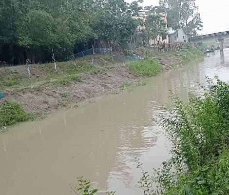 চরভদ্রাসনে ভুবনেশ্বর খাল খননে অনিয়মের চেয়ারম্যানের  ব্যক্তিগত সহকারীর নাম শ্রমিকের তালিকায়