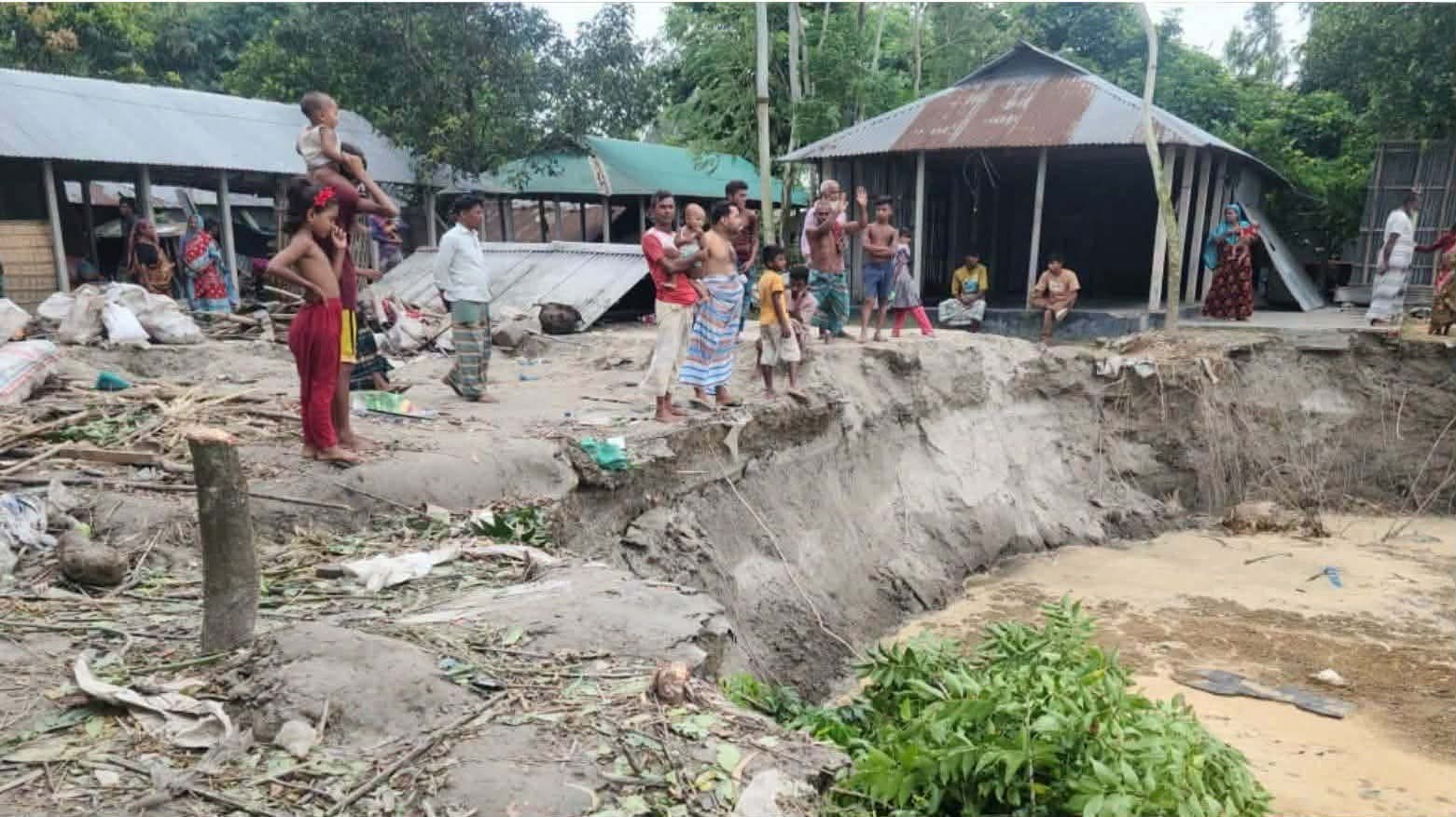 গাইবান্ধায় তিস্তার ভয়ঙ্কর থাবা : ২৪ ঘণ্টায় ৫০ বসতভিটা বিলীন