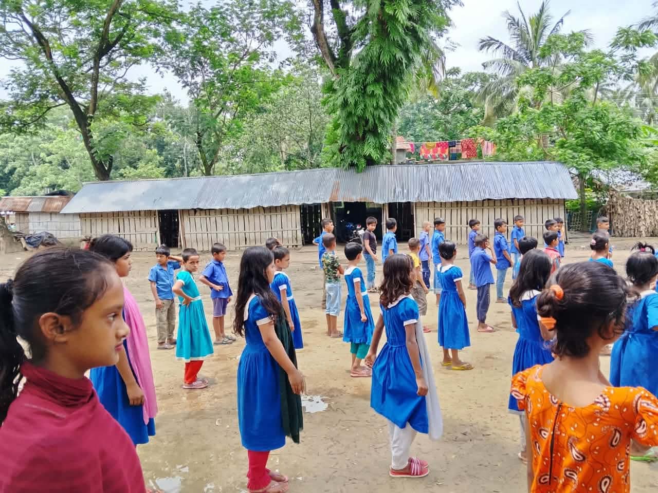 ছয় বছর ধরে ছাপড়াঘরে পাঠদান সুন্দর একটি স্কুল ভবনের অপেক্ষায় পাড়িয়ালীর শিশুরা