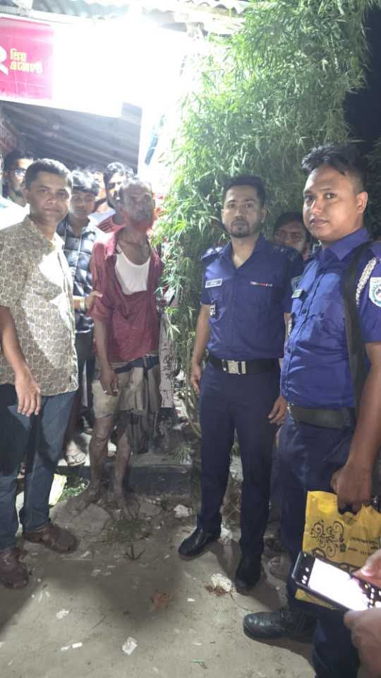 ভূরুঙ্গামারীতে যৌথ অভিযানে ১৫ ফুটের গাঁজাগাছসহ মাদককারবারি গ্রেপ্তার