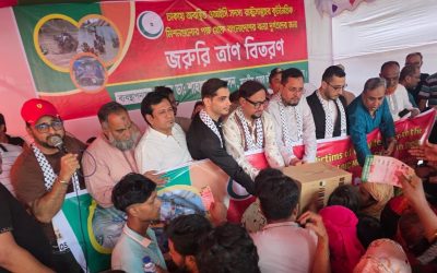 ওআইসি দেশগুলোর উদ্যোগে ১০০০ দুর্গতের মাঝে ত্রাণ বিতরণ করলেন মেয়র ডা. শাহাদাত হোসেন