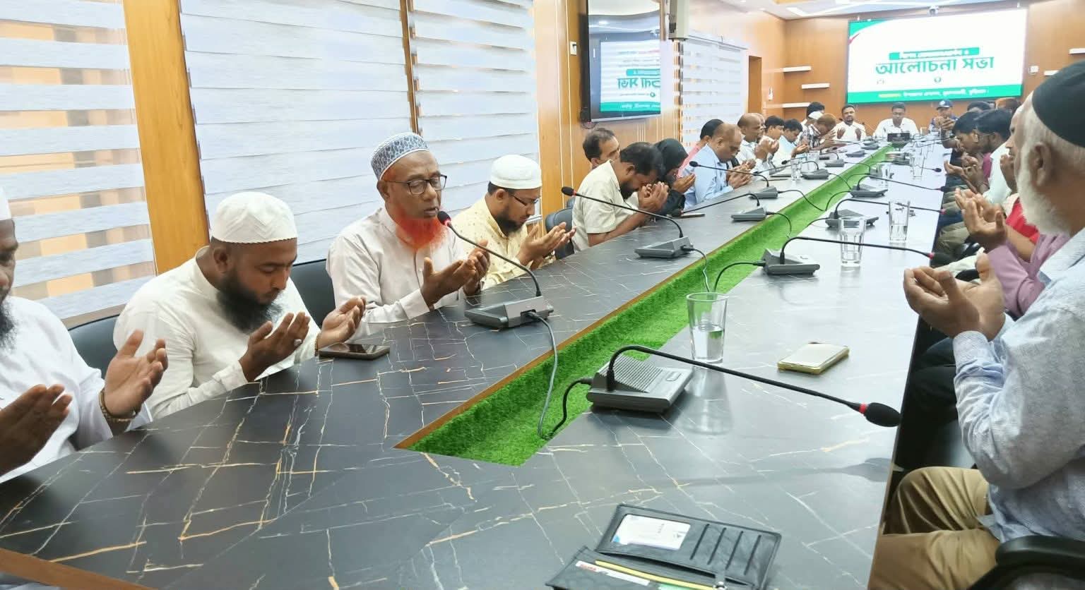 ​জুলাই শহিদ দিবস উপলক্ষ্যে ভূরুঙ্গামারীতে আলোচনা সভা ও দোয়া মাহফিল অনুষ্ঠিত
