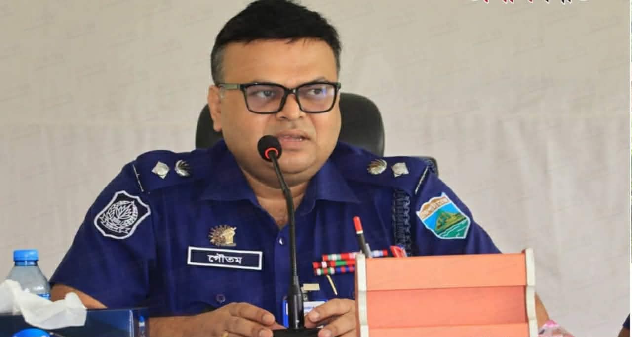 এসপি গৌতম কুমার বিশ্বাসের ছোঁয়া: বদলে যাচ্ছে চাঁপাইনবাবগঞ্জ ‘টাকা ছাড়াই’ মিলছে পুলিশি সেবা