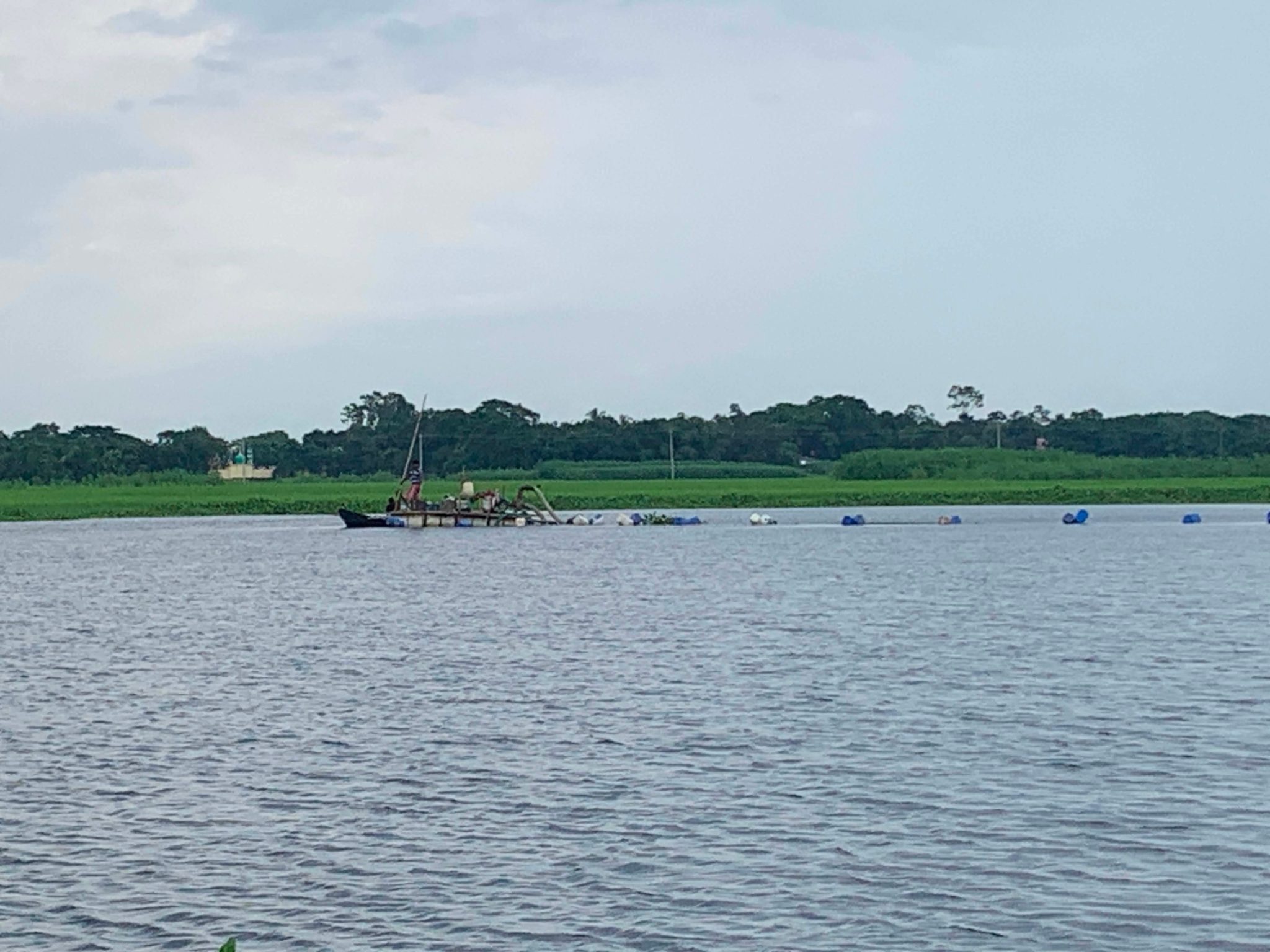 মুরাদনগরে প্রশাসনের চোখ ফাঁকি দিয়ে ড্রেজার দিয়ে মাটি কাটার অভিযোগ