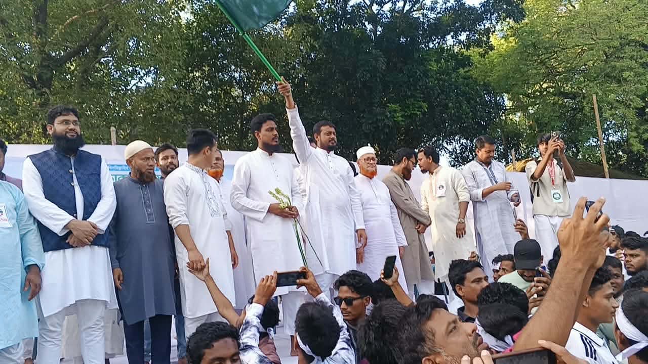 জলঢাকায় এনসিপির পথসভায় কেন্দ্রীয় নেতৃবৃন্দ