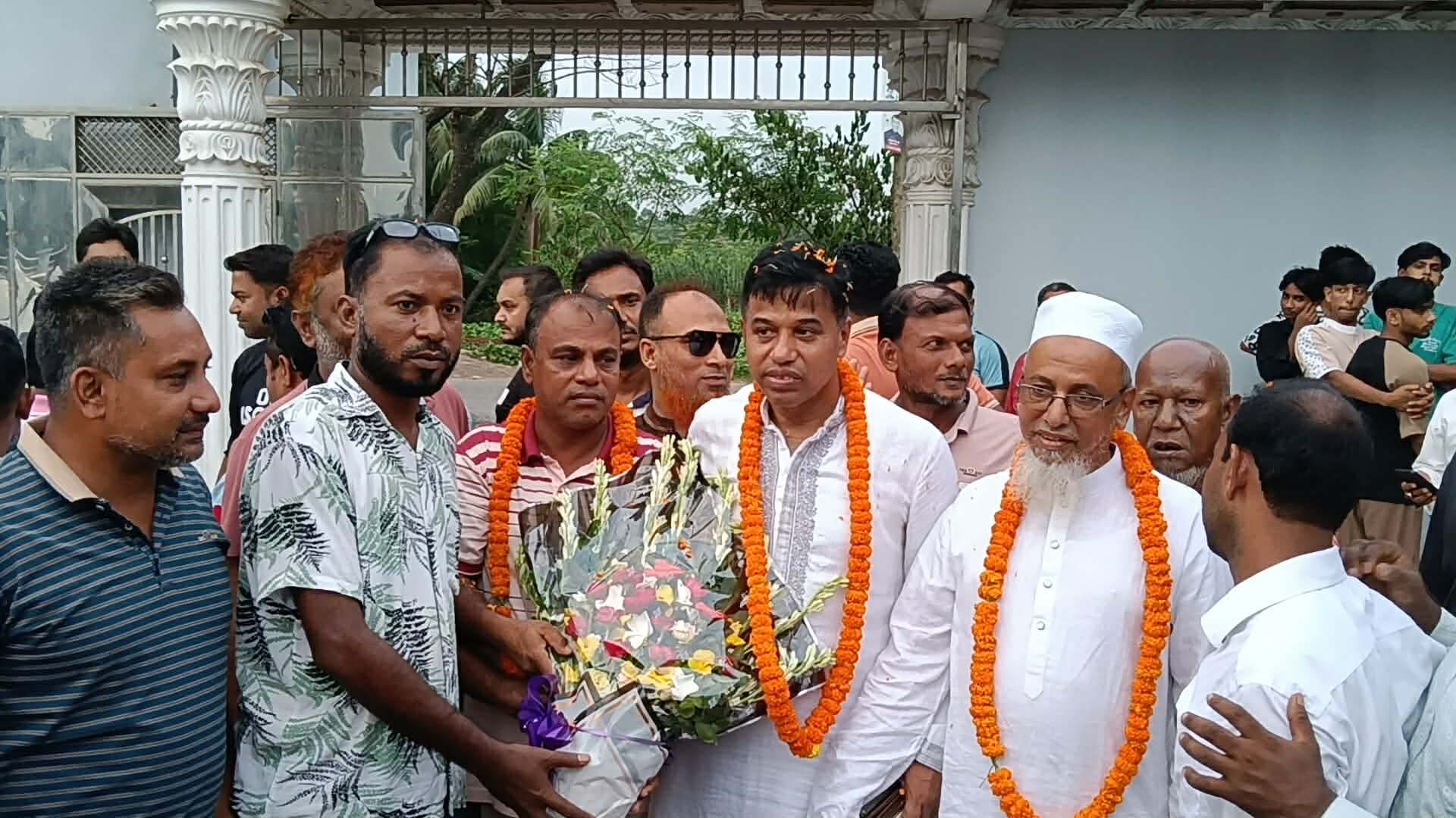 রূপগঞ্জ সদর ইউনিয়ন পরিষদের প্রশাসক চেয়ারম্যান নুরুন্নবী ভূঁইয়া সাধারণ জনগনের ভালোবাসায় সিক্ত