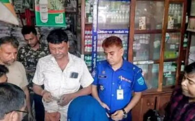 বেশি লাভের আশা : সারের অবৈধ মজুত করে বিপাকে ব্যবসায়ী