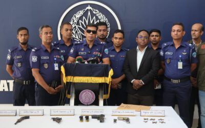 ফটিকছড়িতে পুলিশের ঝুঁকিপূর্ণ অভিযান, শীর্ষ সন্ত্রাসী কালা মোবারকসহ ৪ জন গ্রেফতার; বিপুল অস্ত্র ও গোলাবারুদ উদ্ধার