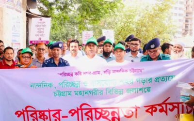 প্রধানমন্ত্রীর নির্দেশে চট্টগ্রামে পরিচ্ছন্নতা অভিযানে প্রশাসন ও পুলিশ