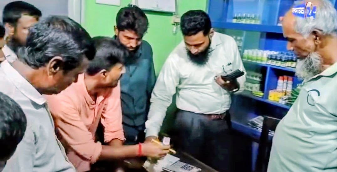 সারের বাজার নিয়ন্ত্রণে গাইবান্ধায় মাঠে কৃষি কর্মকর্তা