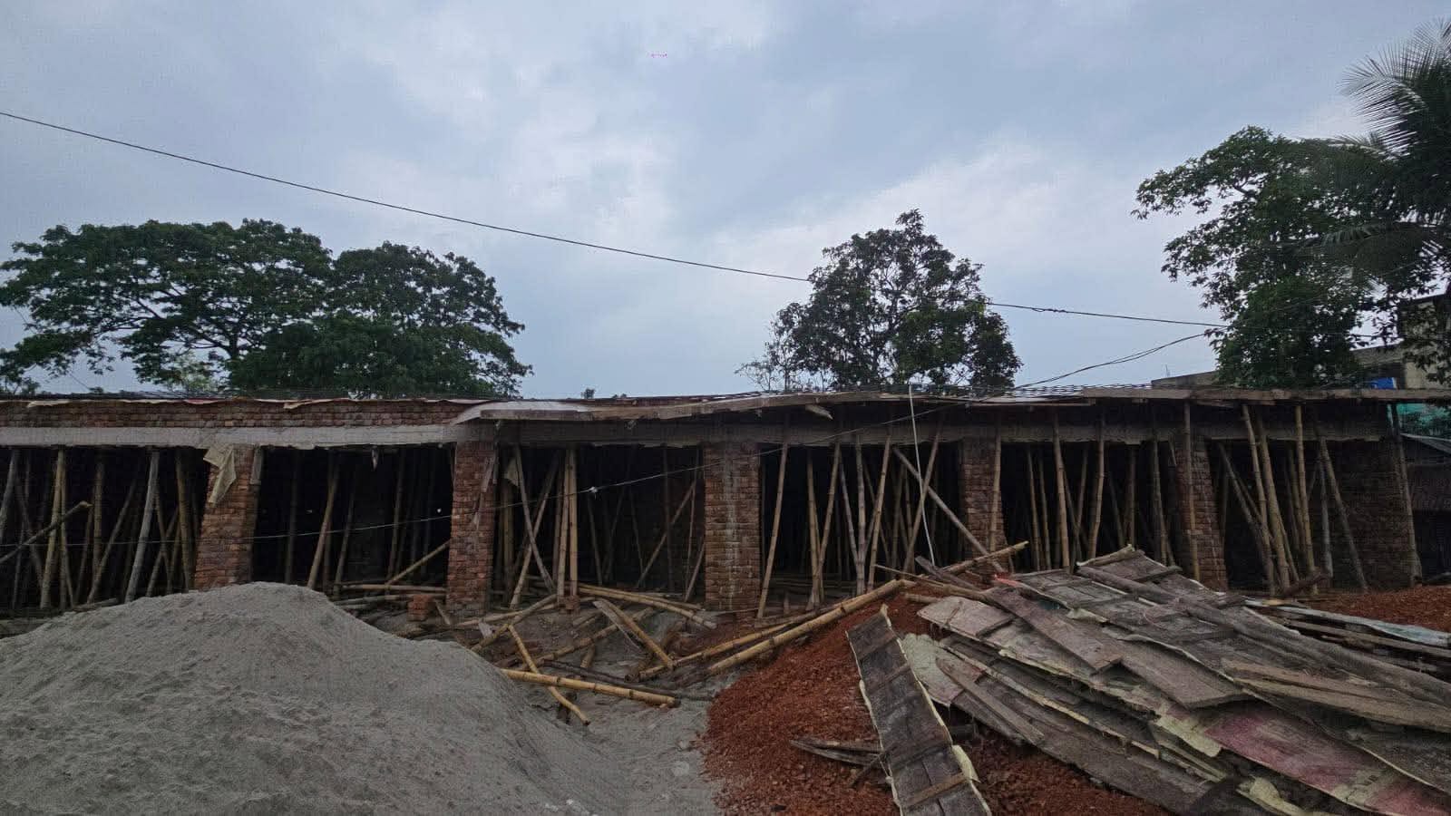 দেবিদ্বারে নির্মাণাধীন স্থাপনায় হামলা-ভাঙচুর  থানায় লিখিত অভিযোগ।