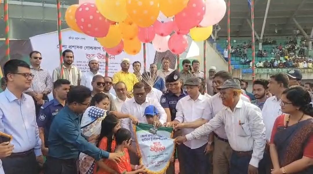 শেরপুরে জেলা প্রশাসক গোল্ডকাপ ফুটবল টুর্নামেন্টের উদ্বোধন