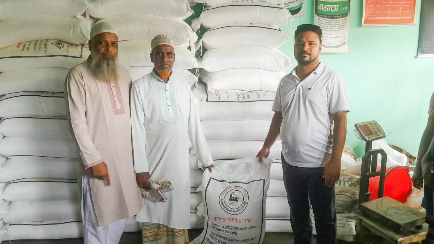 নির্ধারিত মূল্যেই মিলছে সার, স্বস্তিতে মেলান্দহের কৃষকরা