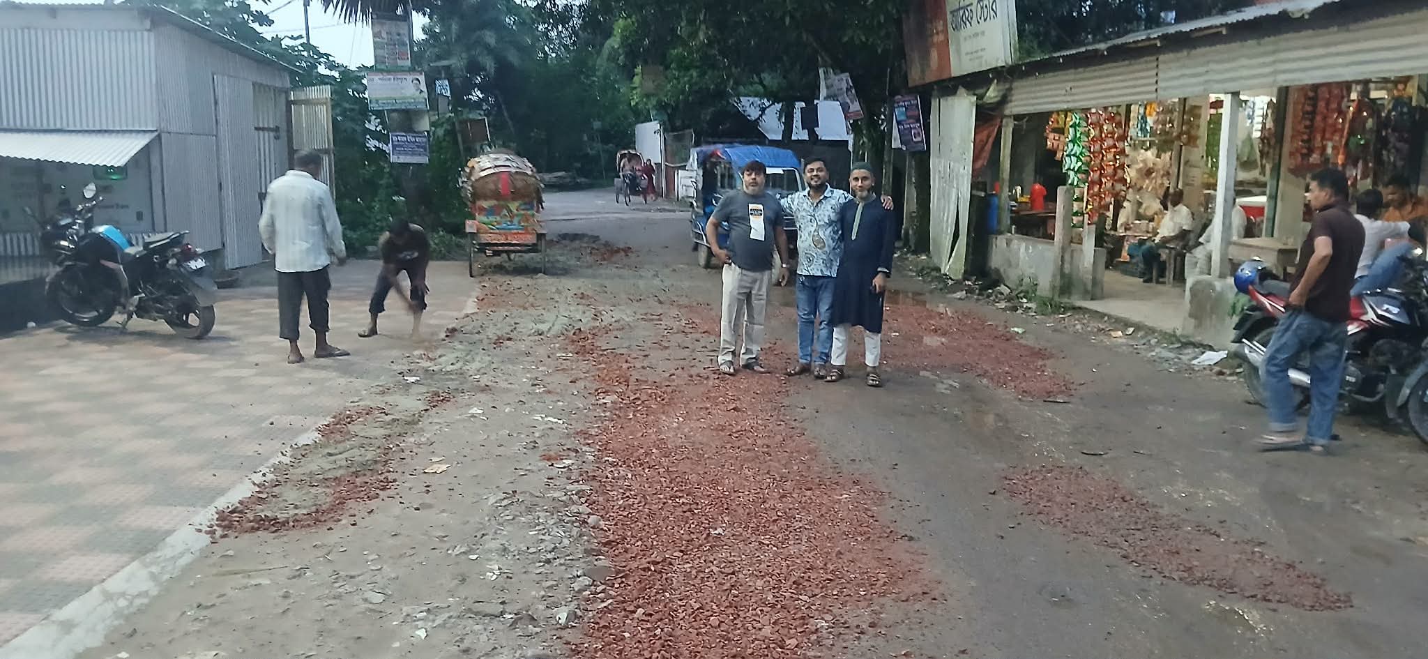 চরভদ্রাসনের মুক্তিযোদ্ধা কমপ্লেক্সের রাস্তা মেরামতে চরভদ্রাসন আধুনিক ডায়াগনস্টিক সেন্টার
