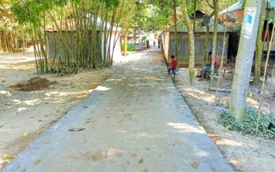 দুর্ভোগ থেকে স্বস্তি : সাদুল্লাপুরের দামোদরপুরে ২ রাস্তায় সিসি ঢালাই
